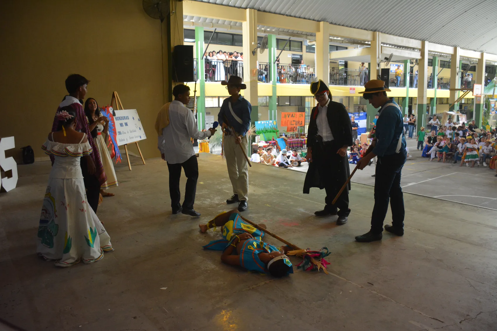 Families and students toured the cultural exhibition area.