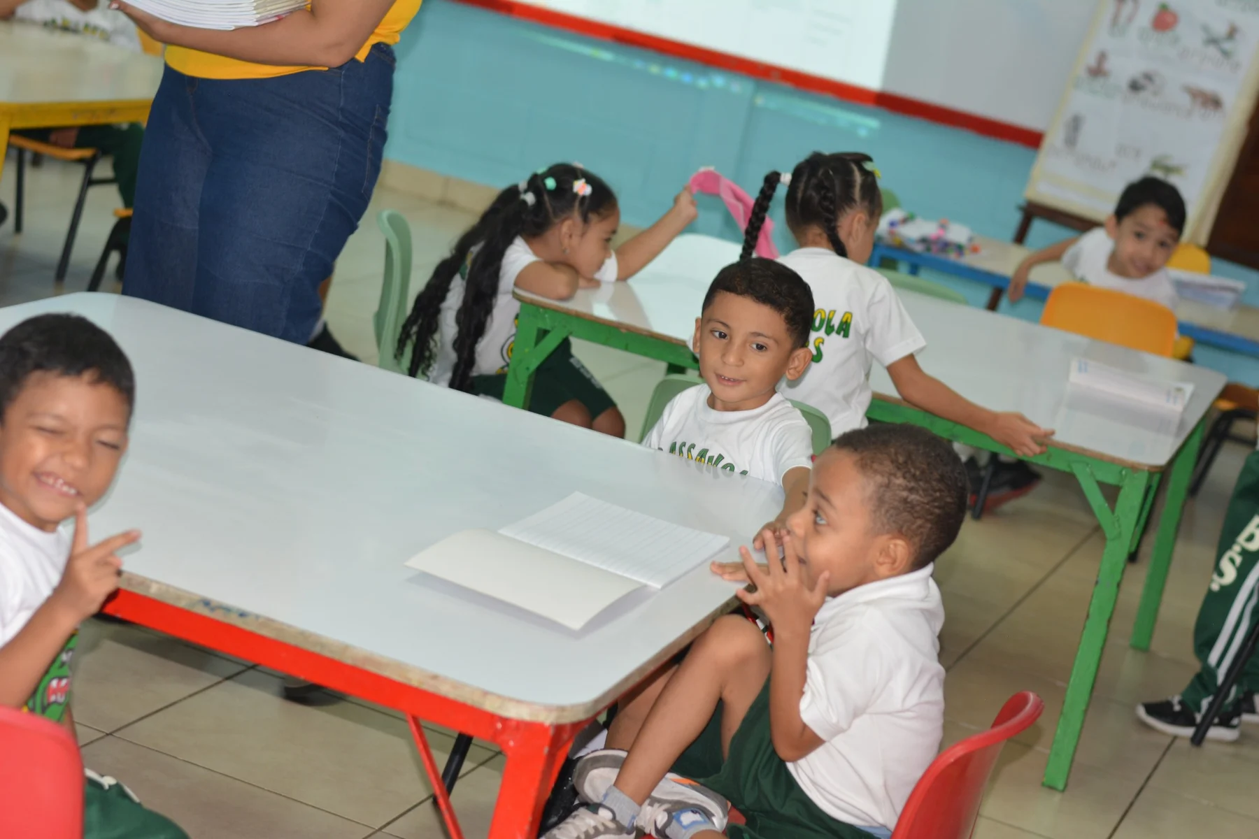 Brassavola students actively participating in class