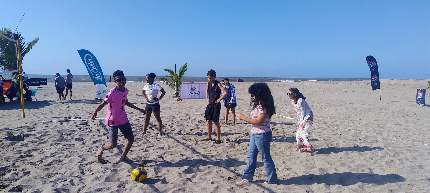 Brassavola students playing beach volleyball during vacation